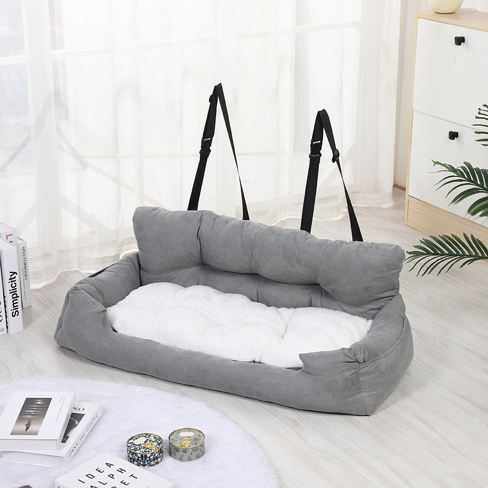 Waterproof and dirt-resistant vehicle-mounted pet bed