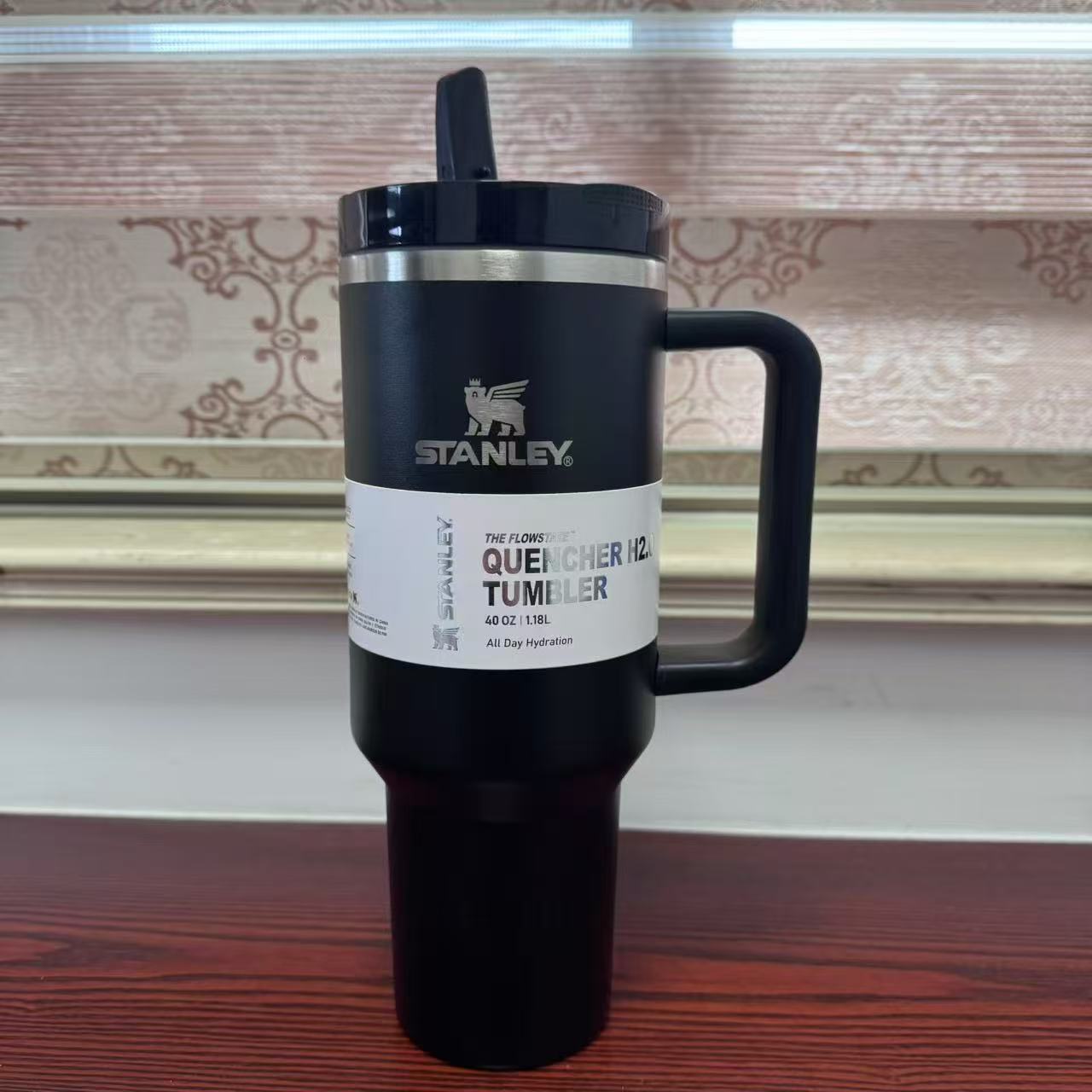 Thermal straw water bottle